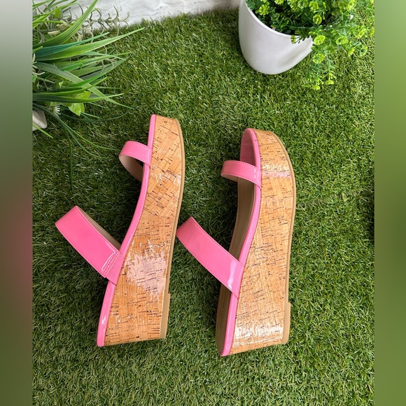 Stuart Weitzman Boardwalk Flat Wedge Slide
Sandal women India Pink size 9 new - Picture 10 of 17